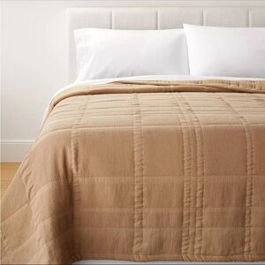 NWT King Waffle Matelasse Quilt Camel - Threshold designed with Studio McGee